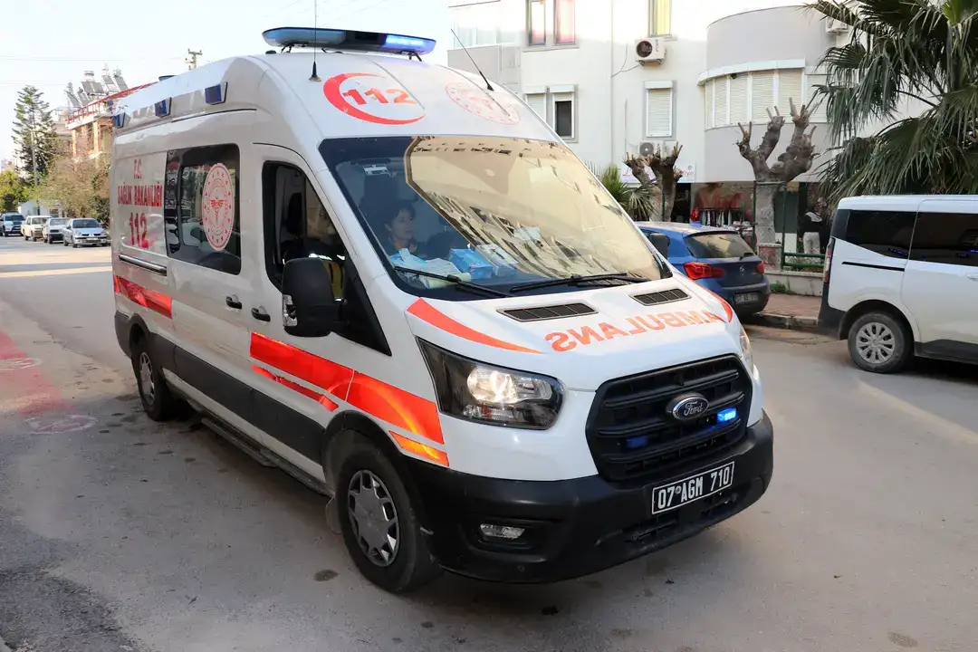 Antalya'nın Saniyelerle Yarışan Kadın Ambulans Şoförleri 1